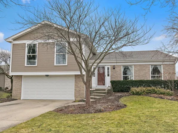 1191 Amberwood Dr, Crystal Lake, IL 60014