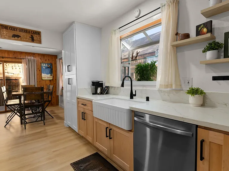135 E Mojave Blvd — Photo 6