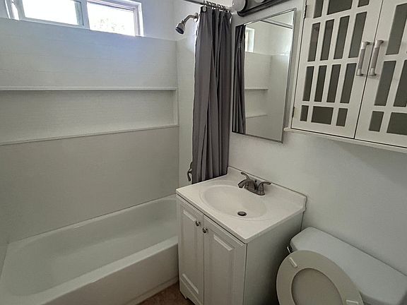 3rd image of 632 W 9th St APT 3