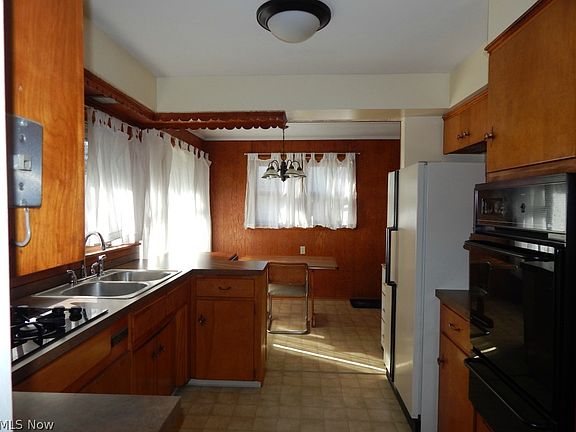 5th image of 244 N Elm Ave