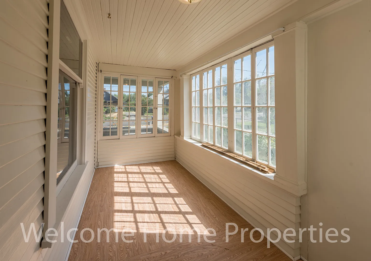 Classic 2 Bedroom Home with Tall Ceilings — Photo 4