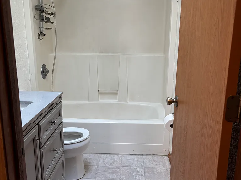 702 Salzburg Ln SE — Photo 4