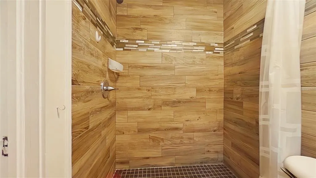 1 bed, 1.0 bath, 340 sqft, $1,300 — Photo 2