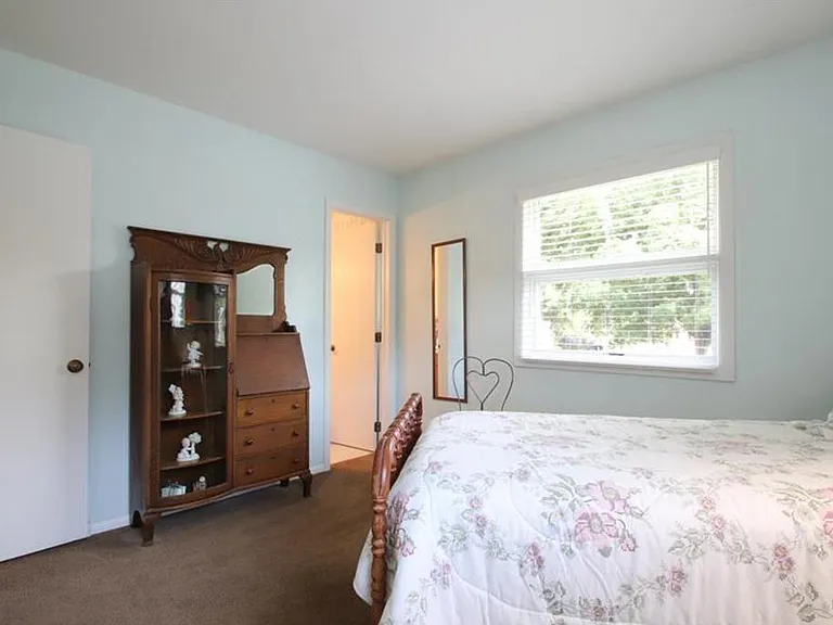 1335 Garland Ln N — Photo 10