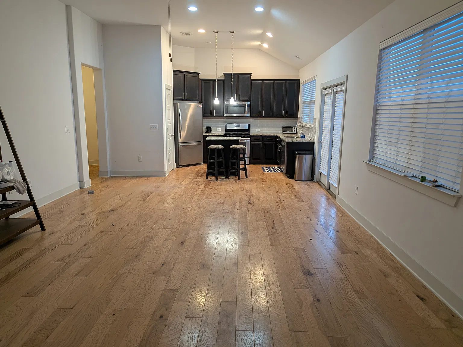 3 bed, 1285 sqft, $2,500 — Photo 3