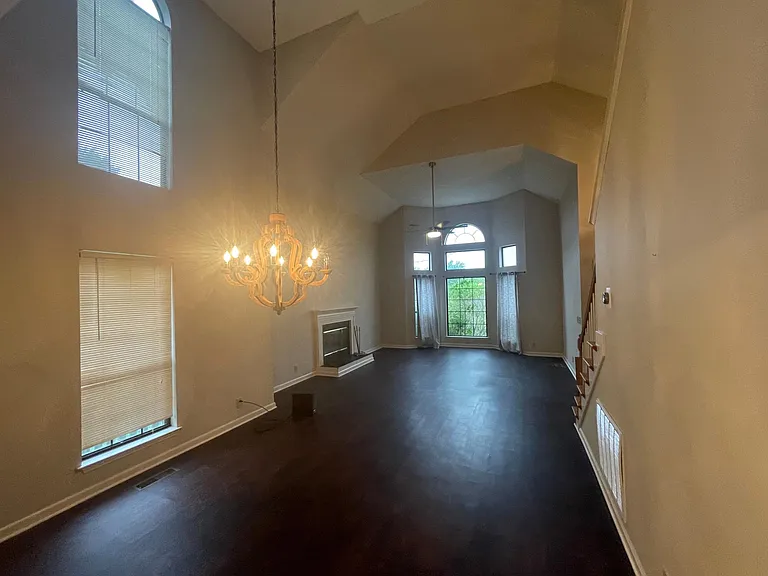 1013 Cobble Pl — Photo 2