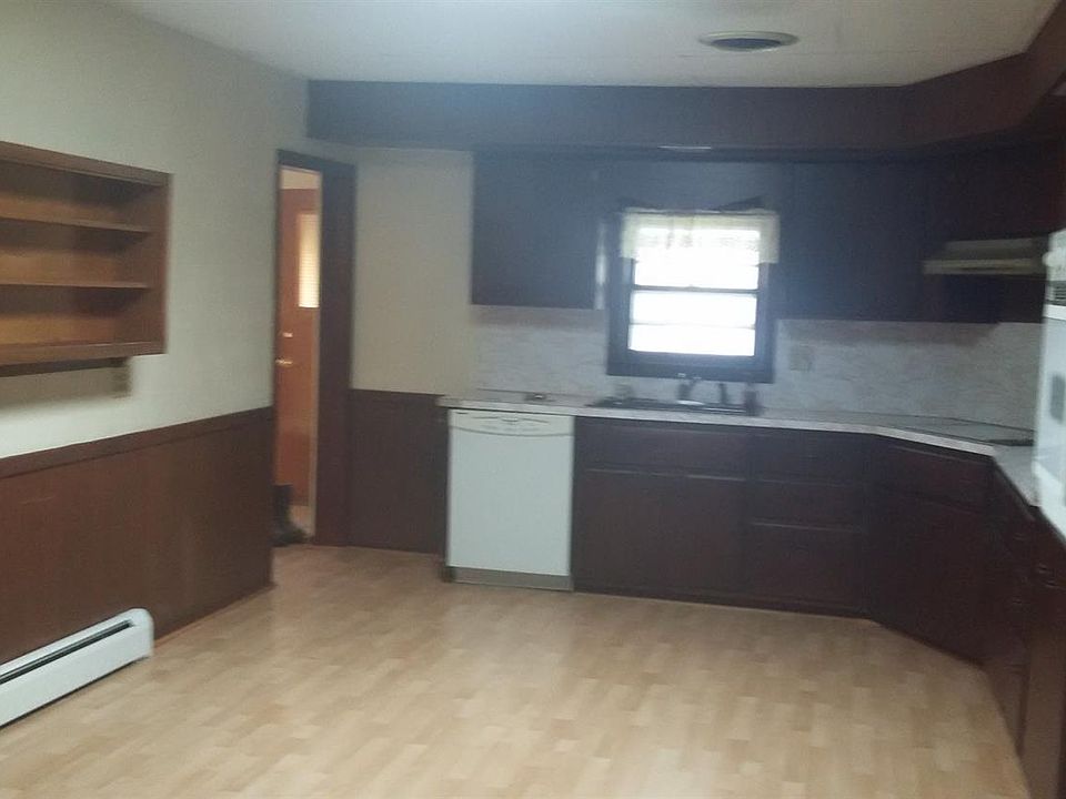 2nd image of 302 E Elm St
