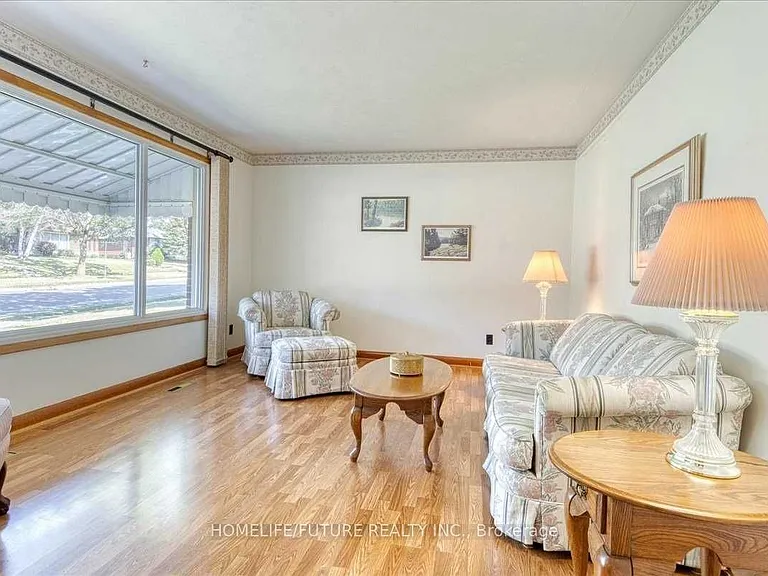 581 Gibbons St — Photo 11
