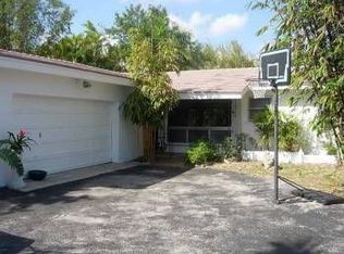 715 NE 119th St, Biscayne Park, FL 33161