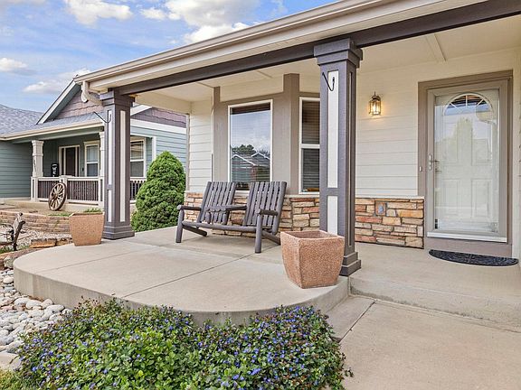 2nd image of 1749 Goldenvue Dr