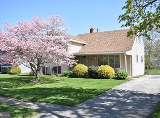 1221 Livingston Rd, York, PA 17404