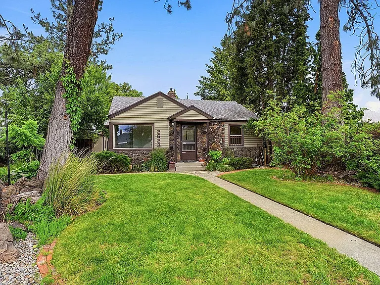 2628 W Olympic Ave — Photo 1