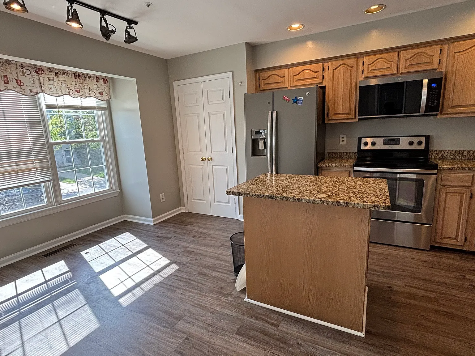 4 bed, 3.5 bath, 2510 sqft, $2,900 — Photo 4