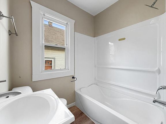 4th image of 4672 North 40th STREET