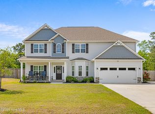 702 Peytons Lake Lane, Hubert, NC 28539