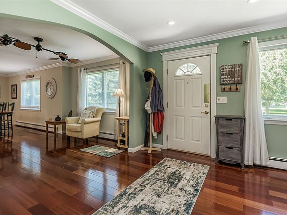 4th image of 20 Beverly Ct