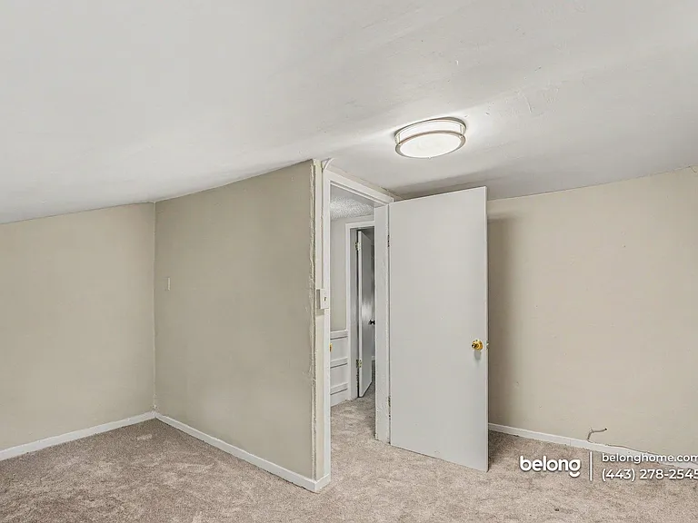 1111 W Lombard St — Photo 7