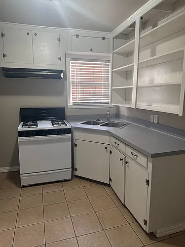 1409 College St Photo 1