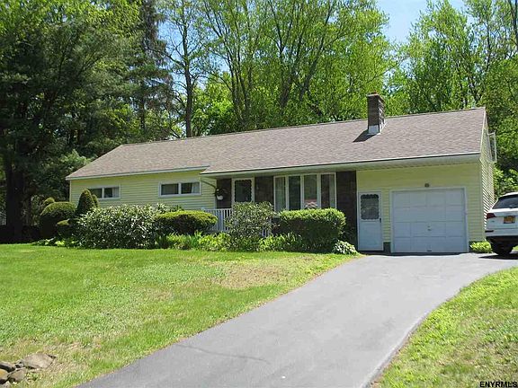 3rd image of 47 Maplewood Dr