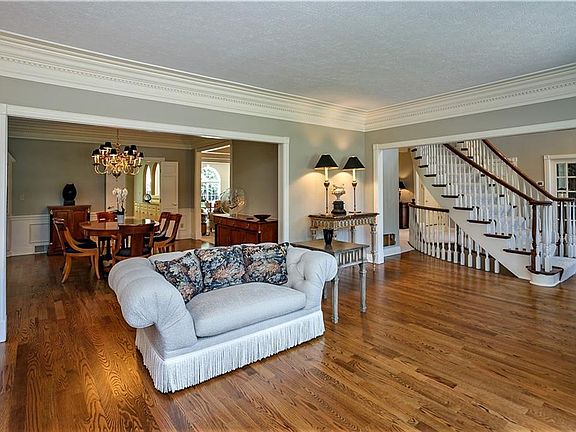 4th image of 1517 Roseland Way