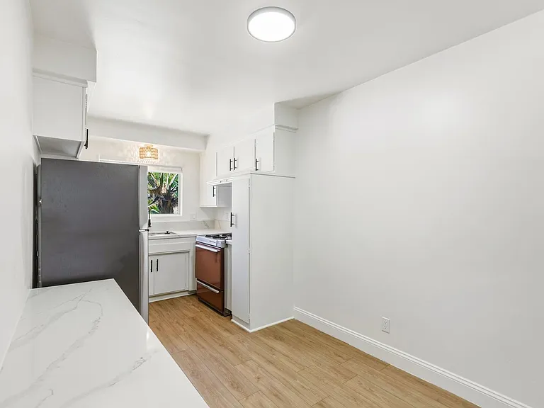 Montrose Residences — Photo 10