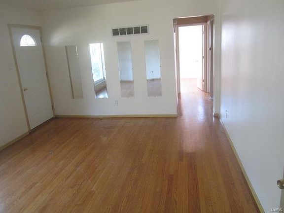 3rd image of 8406 Norine Dr