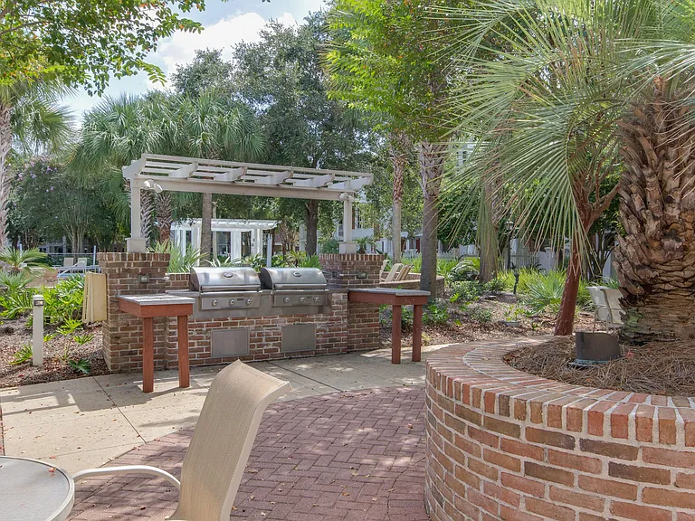 Amenities Deck Grilling Area