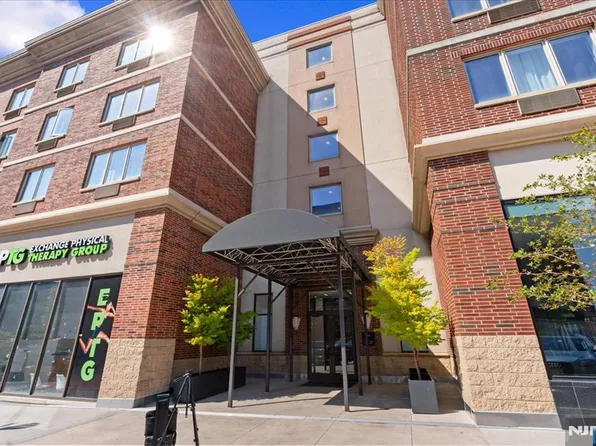 1104 City Place, Edgewater, NJ 07020