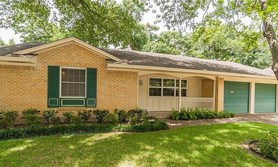 1st image of 10517 Lake Gardens Dr