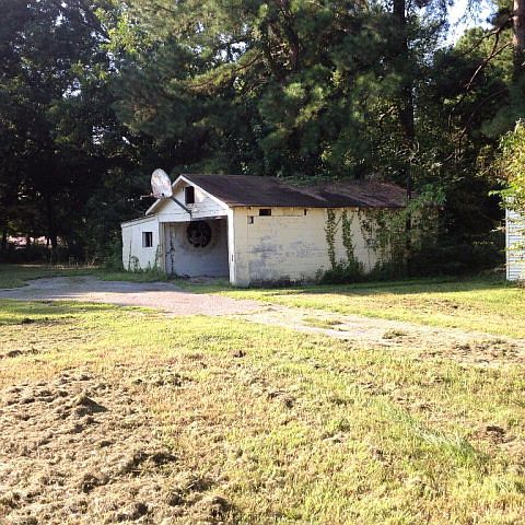 2nd image of 148 Paris Pike