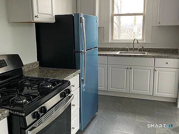 2nd image of 570 Broad St #B