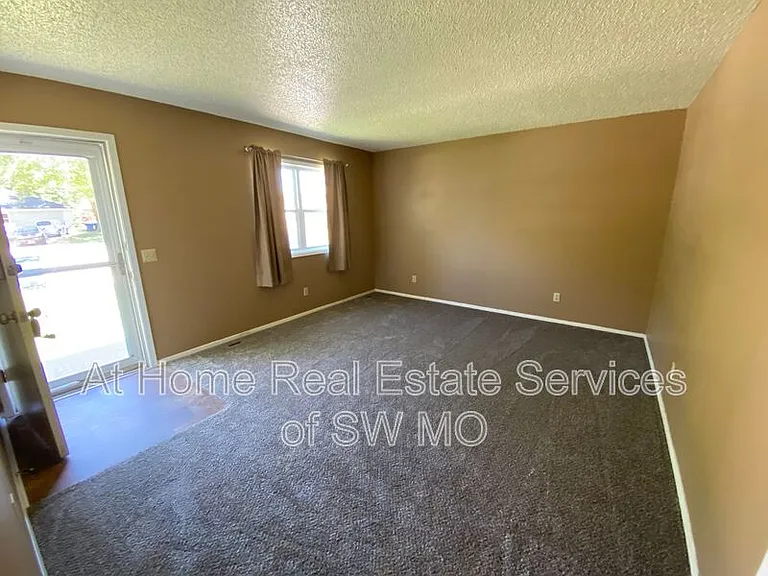 109 Aspen Cir — Photo 2