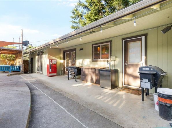 2406 Lyman Ave, Medford, OR 97504