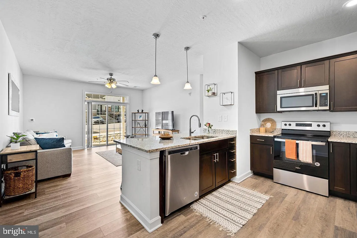 1005 Admiral Ln — Photo 4