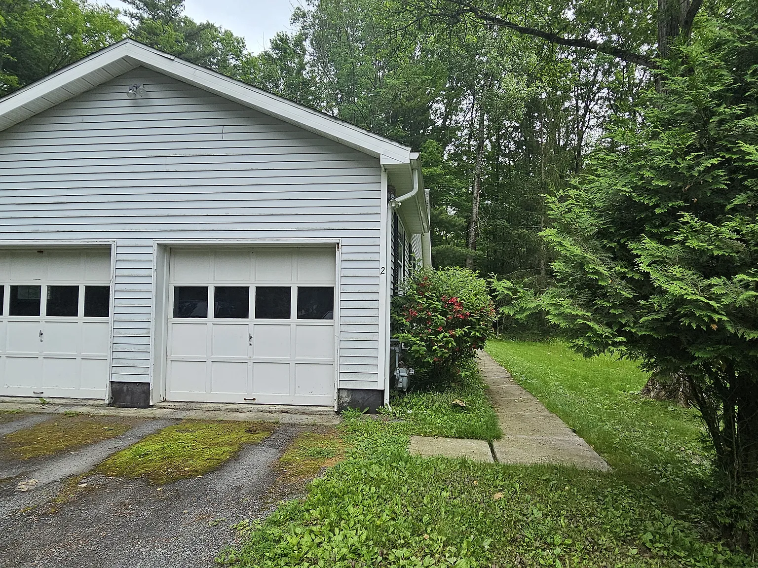 3 bed, 1.5 bath, 2050 sqft, $2,595 — Photo 2