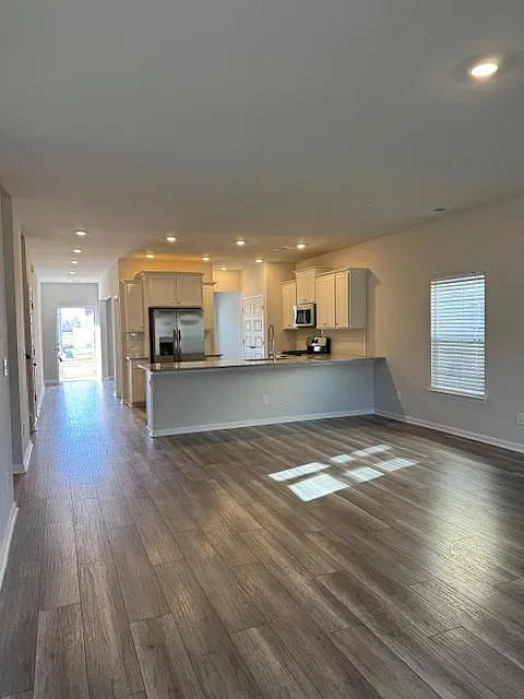 5 bed, 3.5 bath, 2749 sqft, $2,650 — Photo 3
