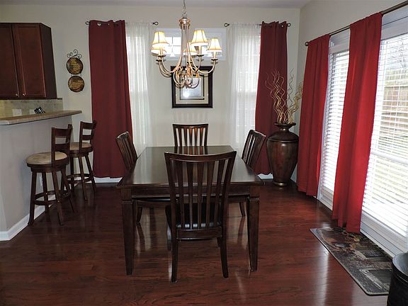 4th image of 105 Chalkely Ct