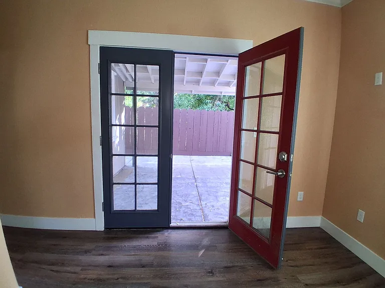 2112 Eicher Ave — Photo 14
