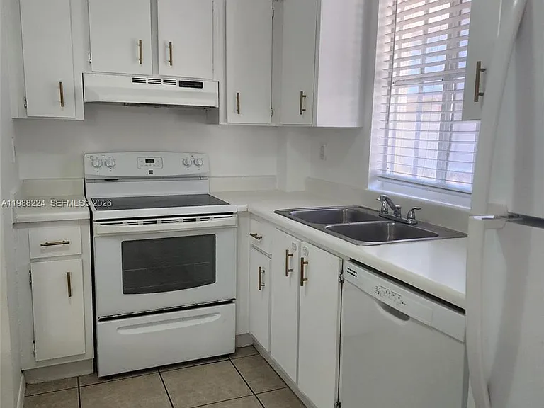 6195 NW 186th St #309 — Photo 4