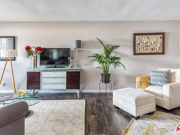 2nd image of 5674 Windsor Way Unit 303