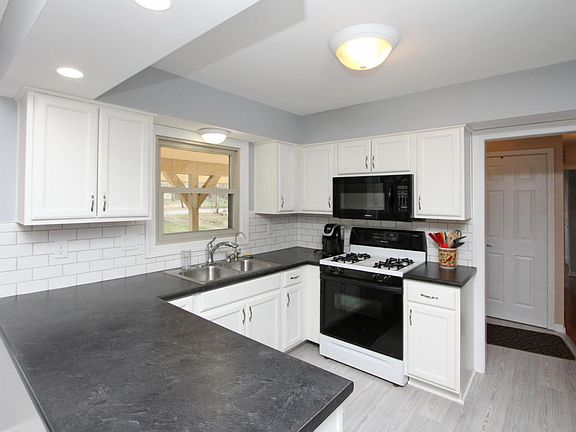 4th image of 16827 E C Ave