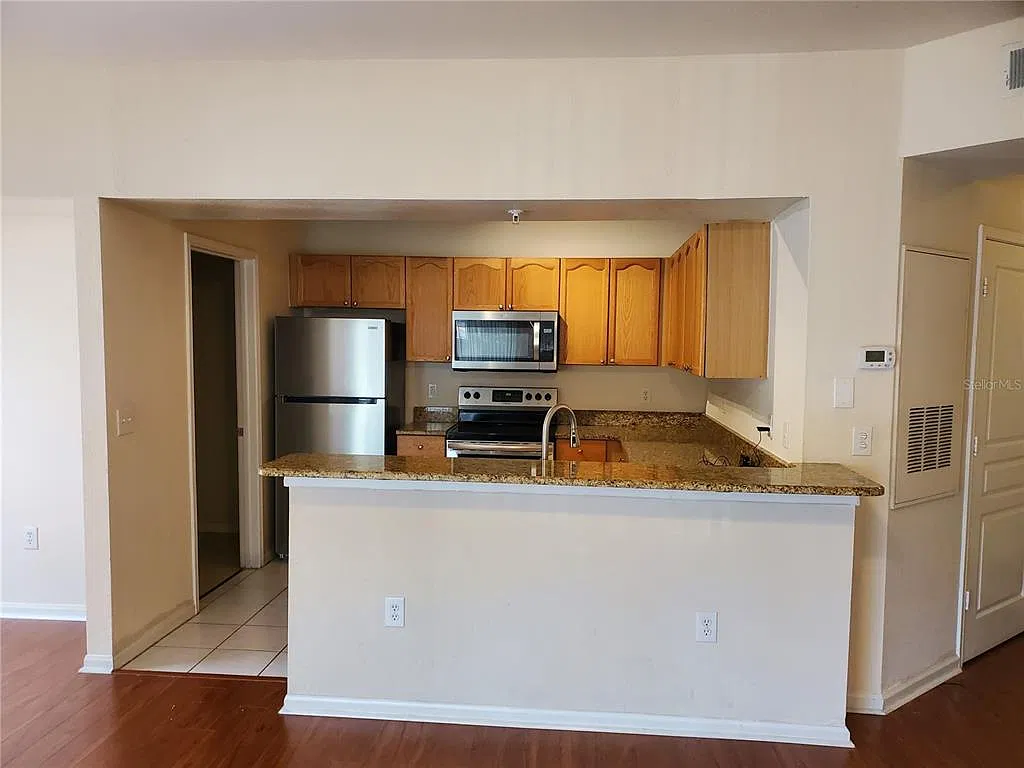 1 bed, 1.0 bath, 851 sqft, $1,485 — Photo 2