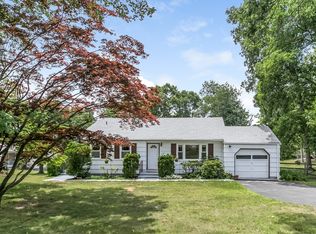 1122 Fienemann Rd, Farmington, CT 06032