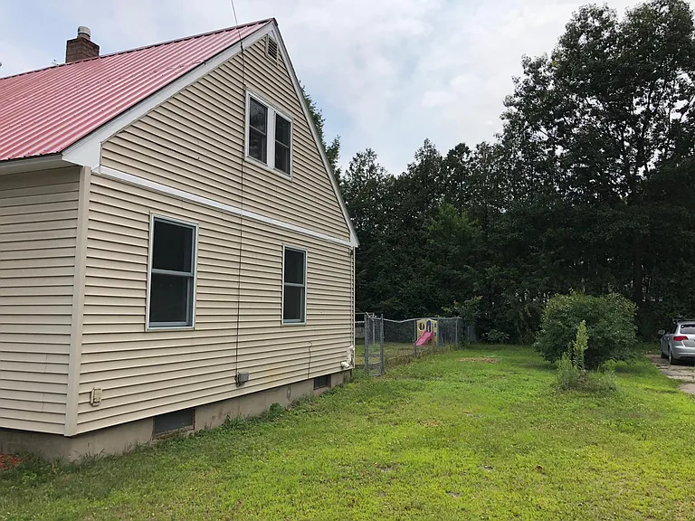 91 Airport Pkwy — Photo 28