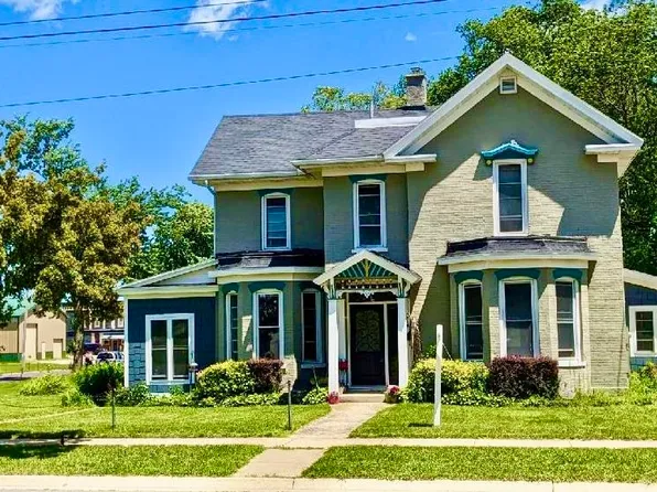 1011 Cass St, Portage, WI 53901