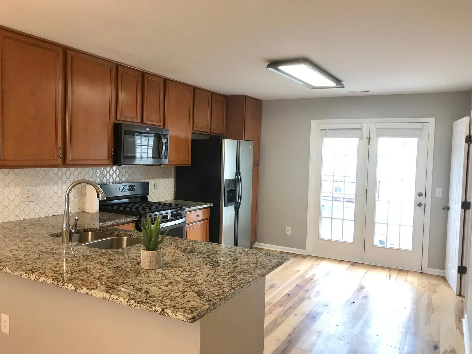 3 bed, 1660 sqft, $1,950 — Photo 3