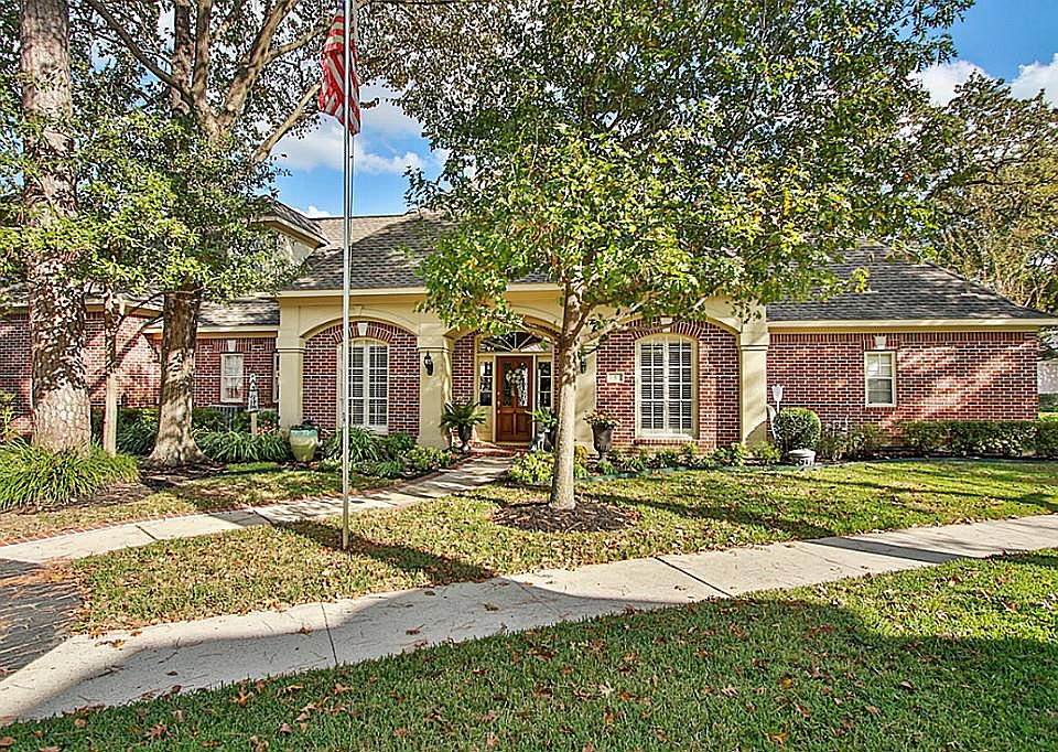 1st image of 5 Villa Bend Dr
