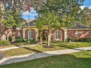 5 Villa Bend Dr, Houston, TX 77069