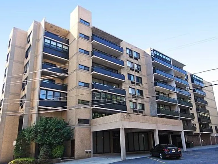 555 Gorge Rd #3B — Photo 1