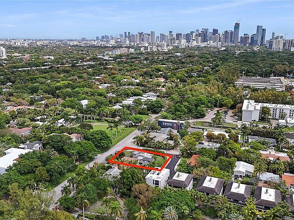 5th image of 1630 S Bayshore Dr